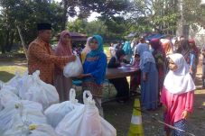 LDII Depok Berbagi Paket...