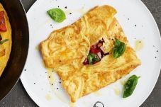 Santap Sahur Cepat dengan...