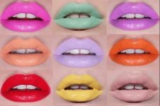 Berani Pakai Lipstik...