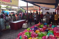 Anggota DPR Gelar Pasar...