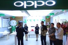 Oppo Buka Toko Ke-170...
