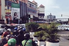Puasa ke-25, Arus Lalu...