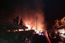 Kebakaran Pasar Baru...
