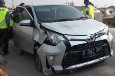 Calya Tabrak Pembatas...