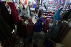 Omzet Pedagang Tanah...