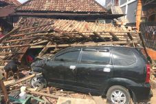 Hilang Kendali, Mobil...