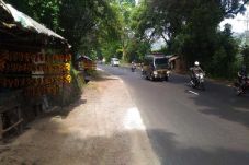 Banyak Tikungan Tajam,...