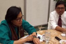 Mengintip Jam Tangan...