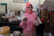 Diana Dewi, Menjadi...