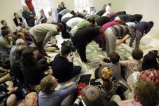 Wanita Jadi Imam, Masjid...