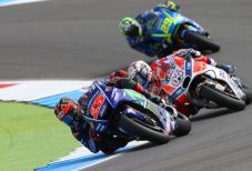 Vinales Melesat Tercepat...