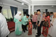 Suasana Open House Lebaran...
