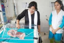 Bayi di India Terlahir...