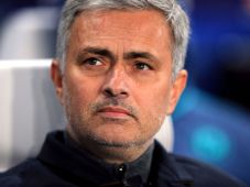 Ayah Jose Mourinho Tutup...