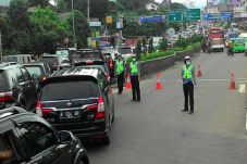 Ribuan Kendaraan Terjebak...