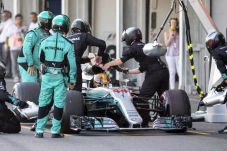 Bos Mercedes Tak Senang...