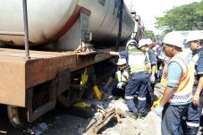 Kereta Api Pengangkut...