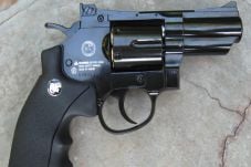Bawa Pistol di Terminal,...