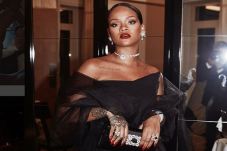 Rihanna Berpacaran,...