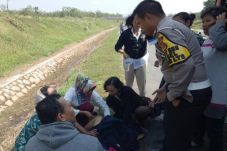 Ibu Ini Melahirkan di...