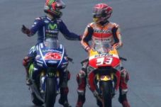 Senggol Vinales, Marquez:...