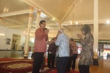 Sultan Gunakan Gelar...