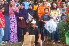 Jenazah Nyoto Purwanto...