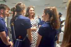 Kate Middleton Sambangi...