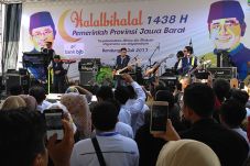 Wali Band Hibur Gubernur...