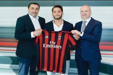 Hakan Calhanoglu Pemain...
