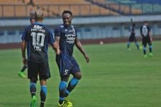 Persib Tersenyum, Raphael...