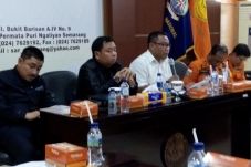 Bangun Monumen untuk...