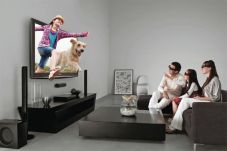 Bye 3D, Produsen TV...