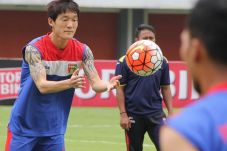 Pemain Korea Berikan...
