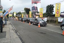 Baru Keluar Rumah Sudah...