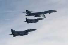 Unjuk Kekuatan, 2 Bomber...
