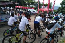 Warga Manokwari Antusias...
