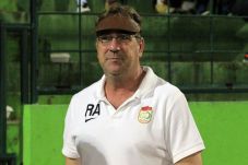 Enggan Dibekuk Bhayangkara...