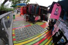Skywalk Cihampelas Masuk...