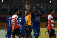 Dua Gol Persib Dianulir,...