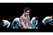 EXO Tampilkan Bagian...