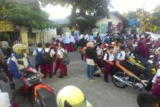Penyegelan Sekolah,...