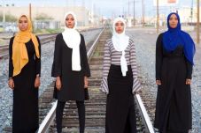 Rancang Hijab, 2 Desainer...