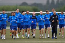 Rooney Tersenyum Lebar...