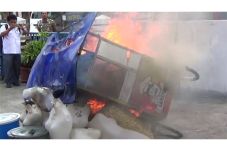 Satpol PP Bakar Gerobak...