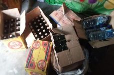 Ratusan Botol Miras...