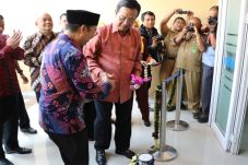 Sambut Bandara Baru,...
