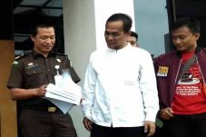 Tersangka Korupsi Bansos...