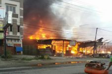 Tiga Ruko di Medan Dilalap...