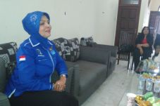 Nurhayati Tantang Gus...